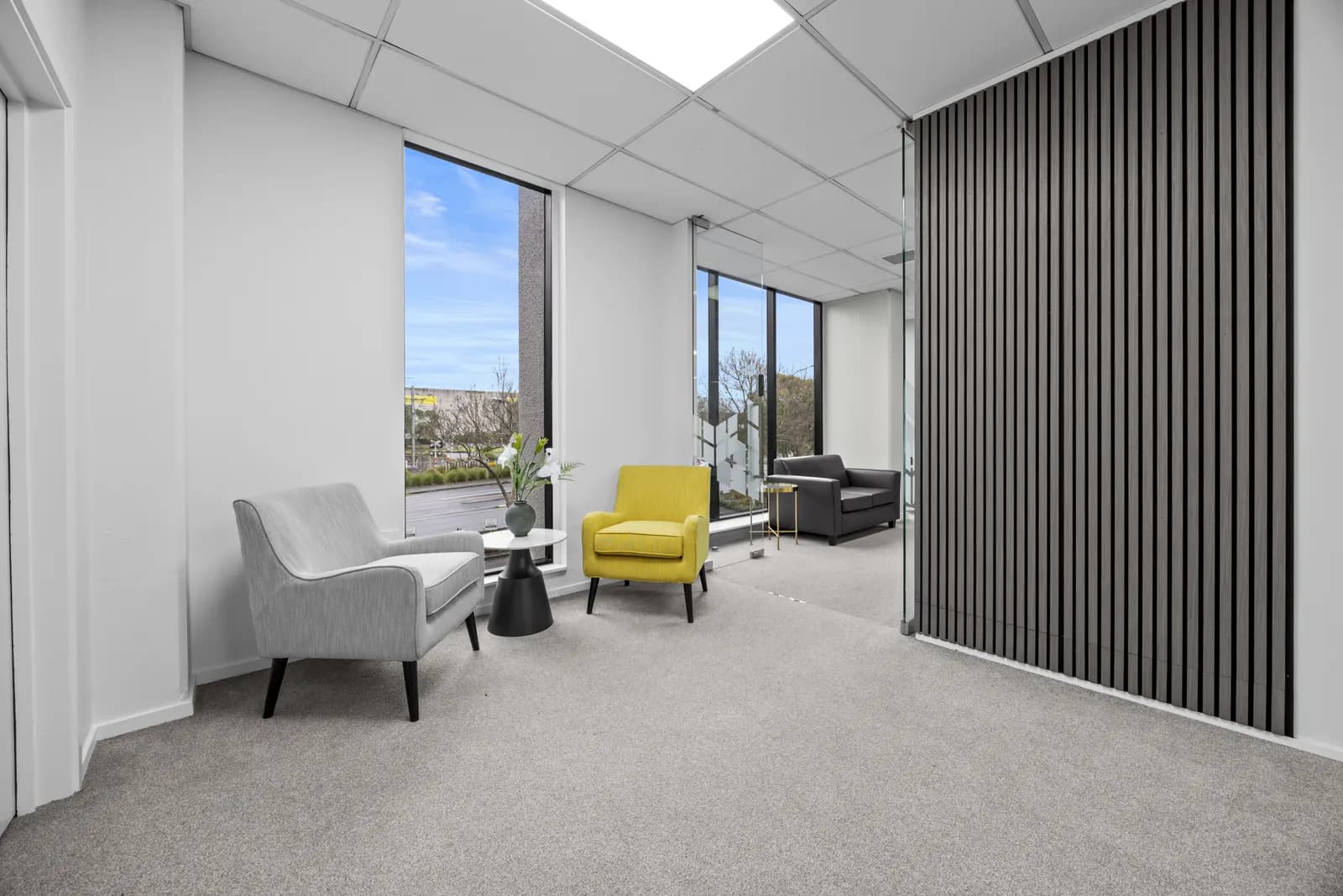 Office.101 reception desk and welcoming lounge area